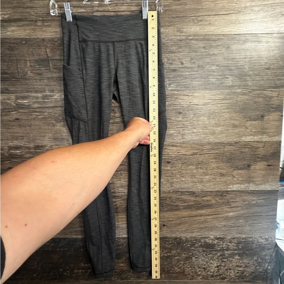 Lululemon Athletica Gray Performance Leggings with Pockets Size 4 - Picture 5 of 10